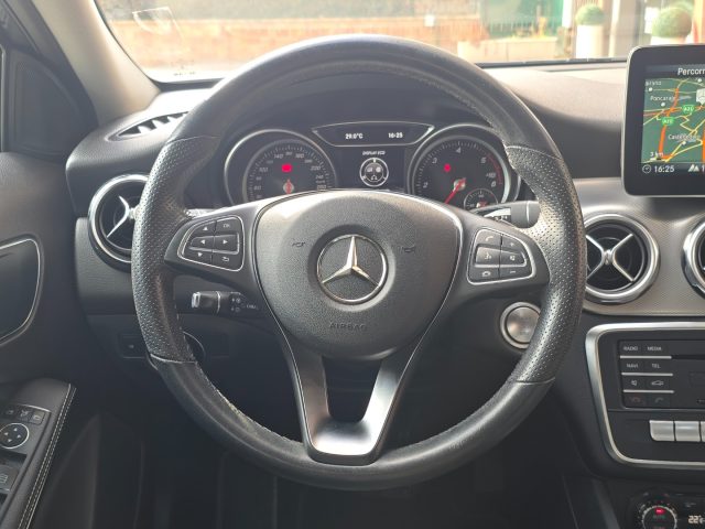 MERCEDES-BENZ GLA 200 usata, con Volante multifunzione