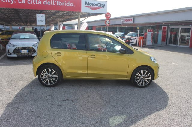 VOLKSWAGEN up! usata, con Telecamera per parcheggio assistito