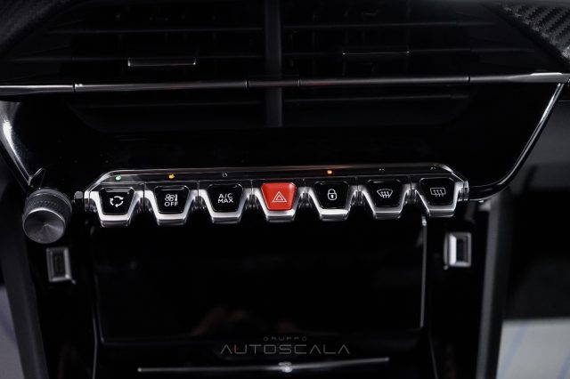 PEUGEOT 2008 usata, con Volante in pelle