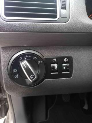 VOLKSWAGEN Touran usata, con Sedile posteriore sdoppiato