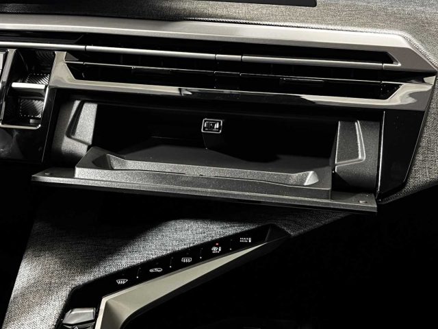 PEUGEOT 3008 usata, con Telecamera per parcheggio assistito