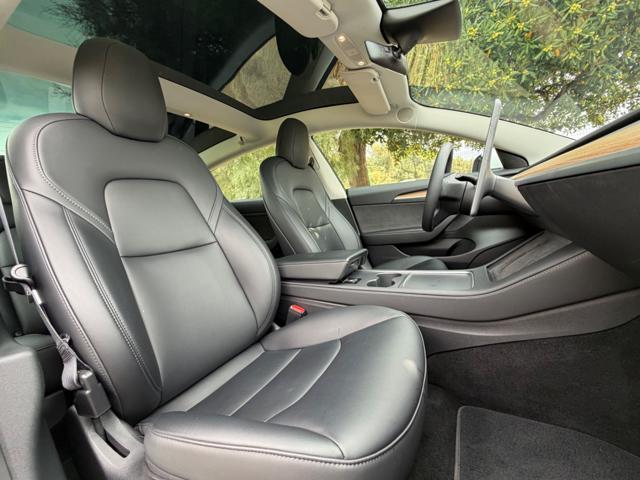 TESLA Model 3 usata, con USB