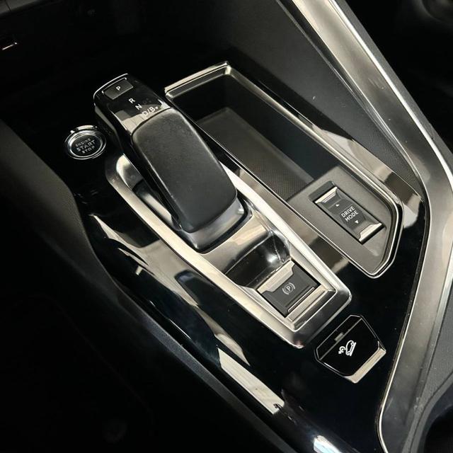 PEUGEOT 3008 usata, con Luci diurne LED