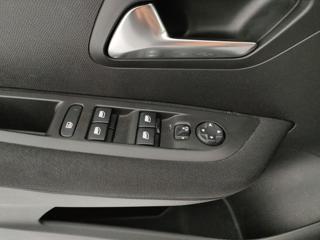 PEUGEOT 208 usata, con Volante in pelle
