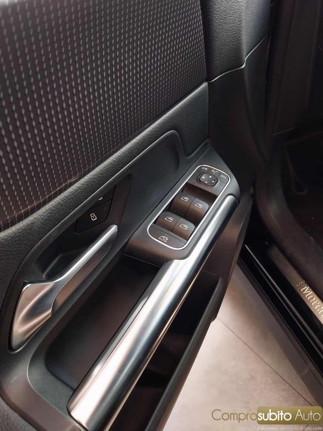 MERCEDES-BENZ GLA 180 usata 22