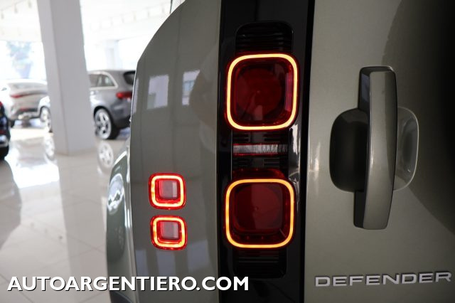 LAND ROVER Defender usata, con Park Distance Control