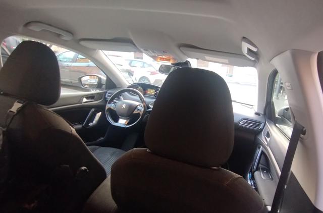 PEUGEOT 308 usata, con Sensori di parcheggio posteriori