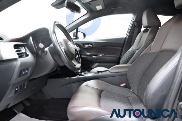 TOYOTA C-HR usata, con USB