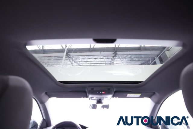 VOLKSWAGEN Taigo usata, con Luci diurne