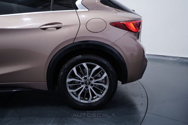 INFINITI Q30 usata, con Frenata d