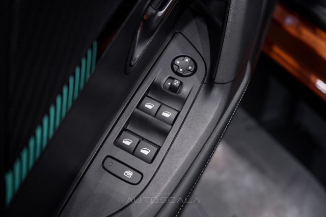 PEUGEOT 2008 usata, con Controllo automatico clima