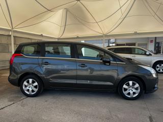 PEUGEOT 5008 usata, con Autoradio