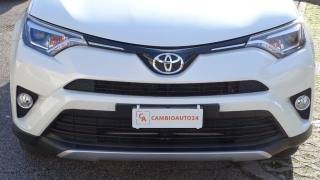 TOYOTA RAV 4 usata, con Sensori di parcheggio anteriori