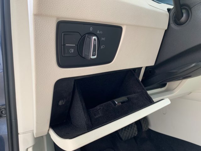 VOLKSWAGEN Passat usata, con USB
