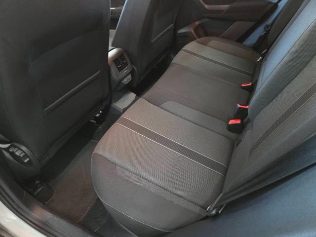 VOLKSWAGEN T-Roc usata, con USB