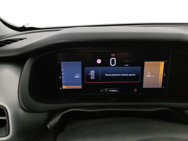 JEEP Avenger usata, con USB