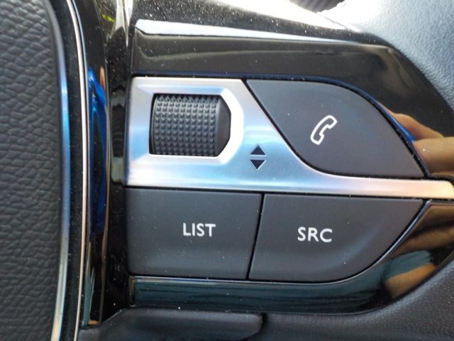 PEUGEOT 2008 usata, con Touch screen