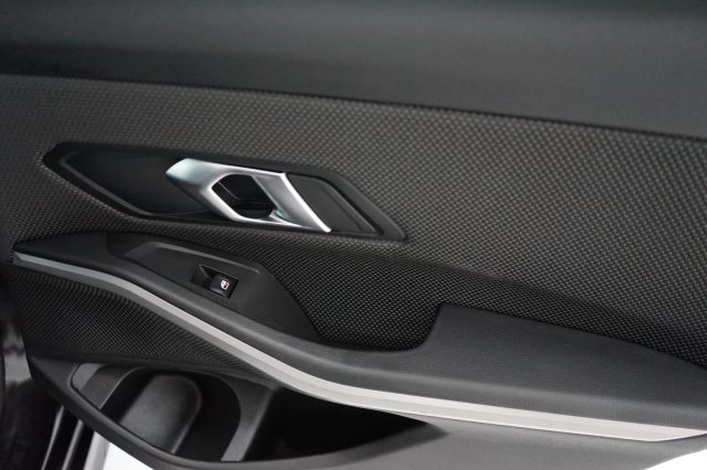 BMW 318 usata, con Monitoraggio pressione pneumatici