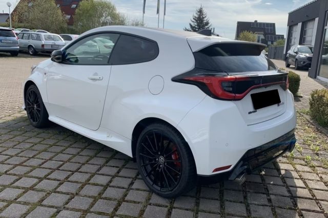 TOYOTA Yaris usata, con Airbag