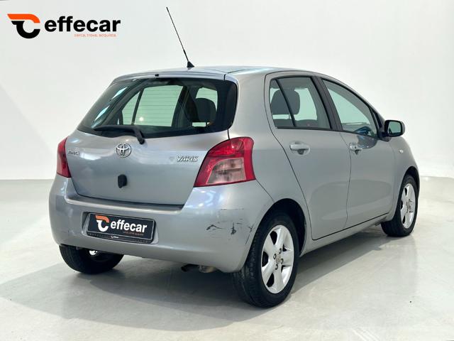 TOYOTA Yaris usata, con Autoradio