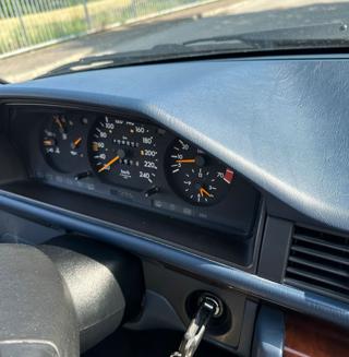 MERCEDES-BENZ E 200 usata 15