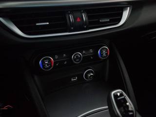 ALFA ROMEO Stelvio usata, con Sensore di luce
