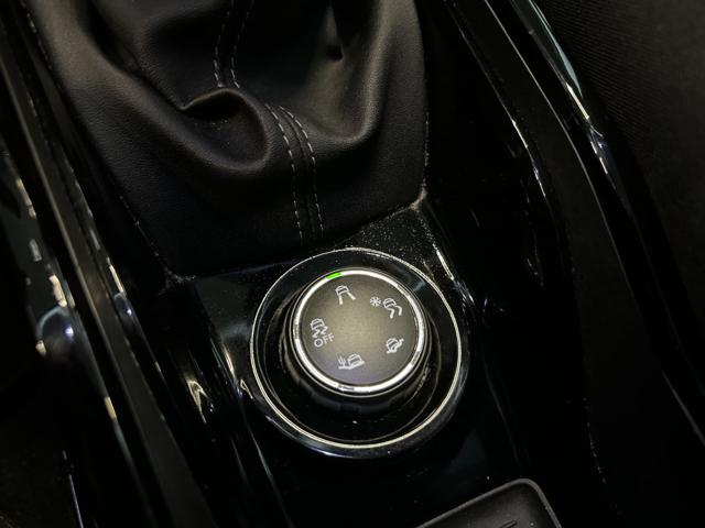 PEUGEOT 2008 usata, con Sistema di navigazione