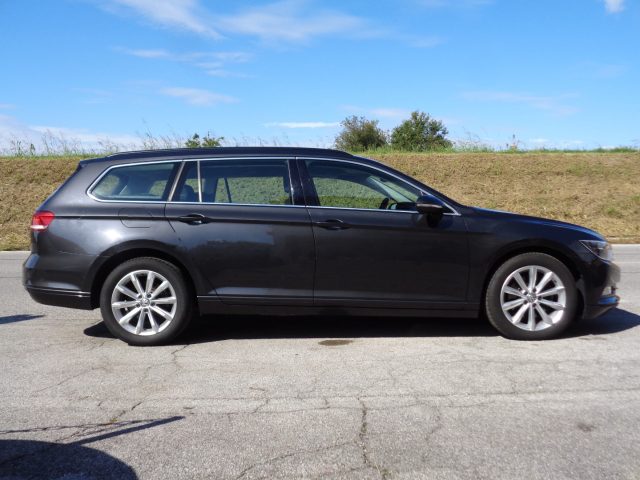 VOLKSWAGEN Passat Variant usata, con Airbag