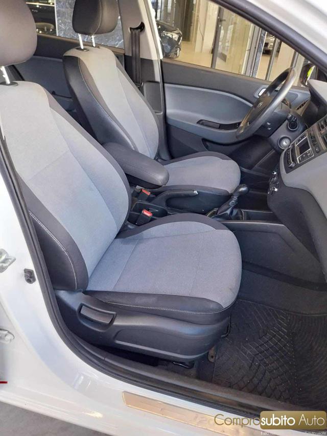 HYUNDAI i20 usata, con Park Distance Control