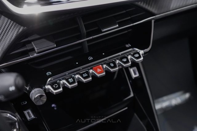 PEUGEOT 2008 usata, con Touch screen