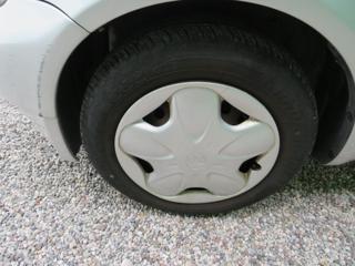 TOYOTA Yaris usata 24