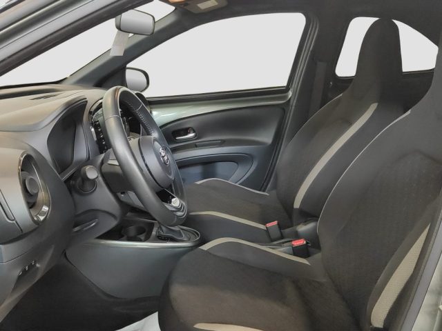 TOYOTA Aygo X usata 8