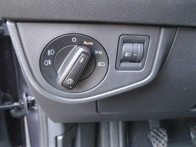 VOLKSWAGEN Taigo usata, con Luci diurne LED