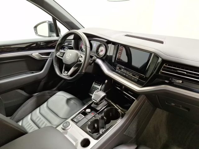 VOLKSWAGEN Touareg usata, con Chiusura centralizzata