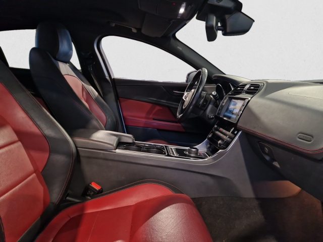 JAGUAR XE usata, con Chiusura centralizzata