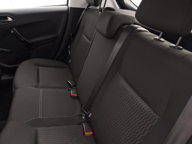 PEUGEOT 208 usata, con Sedile posteriore sdoppiato