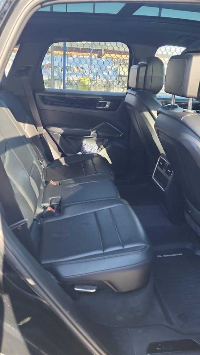 PORSCHE Cayenne usata, con Autoradio