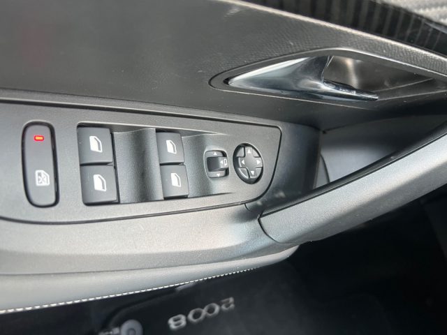 PEUGEOT 2008 usata, con USB