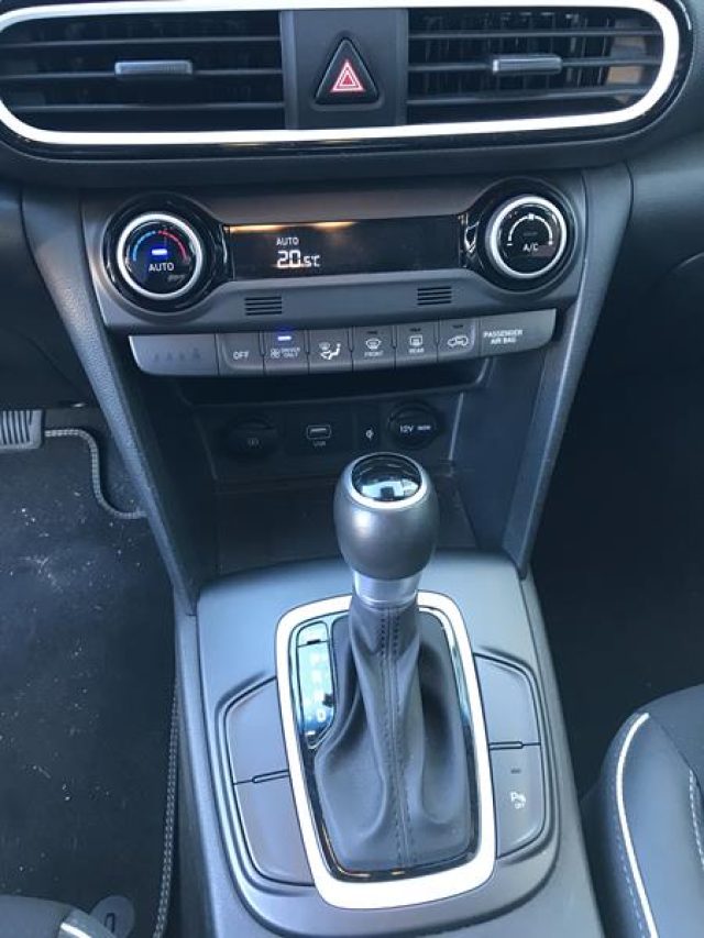 HYUNDAI Kona usata, con Volante in pelle