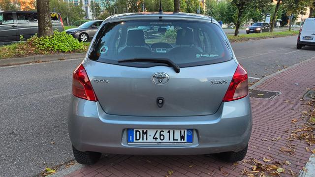 TOYOTA Yaris usata, con Autoradio