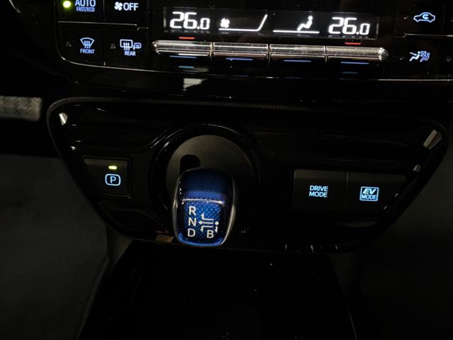 TOYOTA Prius usata, con Volante multifunzione