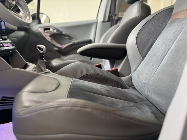PEUGEOT 208 usata, con Sedili riscaldati