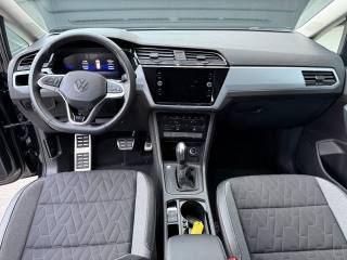 VOLKSWAGEN Touran usata, con Autoradio