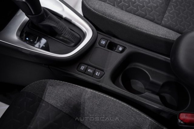 TOYOTA Yaris Cross usata, con Touch screen