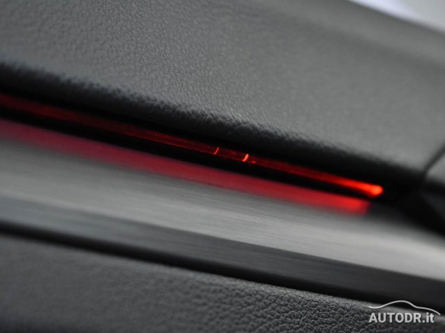 VOLKSWAGEN Golf usata, con Airbag testa