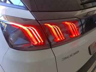 PEUGEOT 3008 usata, con Volante in pelle
