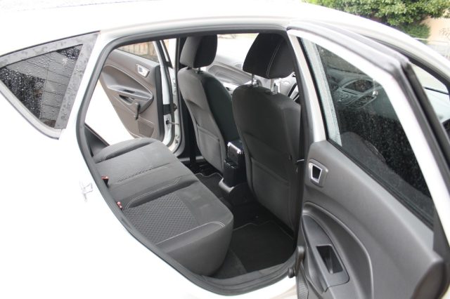 FORD Fiesta usata, con Specchietti laterali elettrici