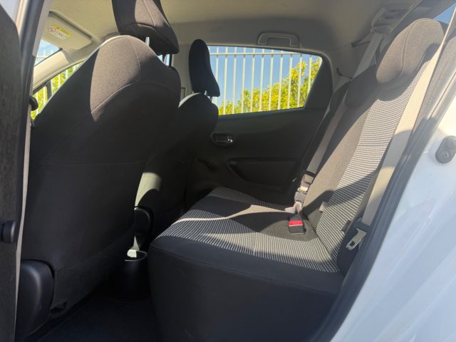TOYOTA Yaris usata 23