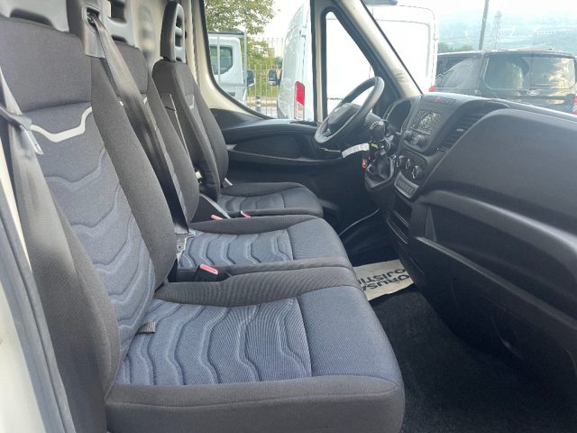 IVECO Daily usata, con Sensori di parcheggio posteriori