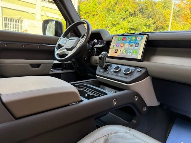LAND ROVER Defender usata, con Boardcomputer
